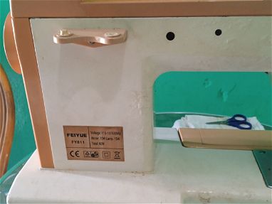 Máquina de coser electrica FEIYUE,con todos sus accesorios y manual, en 10000 - Img 64542696