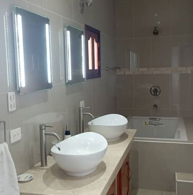 🌴🌊¡Increíble oportunidad de adquirir una hermosa residencia ubicada en la encantadora playa de #Guanabo! ☀️🌴 - Img 58475058