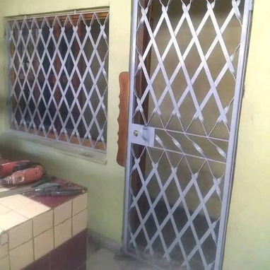 ✨Se realizan trabajos de herrería,⚒️ puertas,🚪 ventanas y enrejados, se incluye cristales, Yale, pintura anticorrosiva - Img 127927625