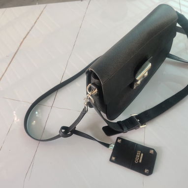 Cartera de mujer, de piel marca Guess original de buen compartimento y confort. - 3/3