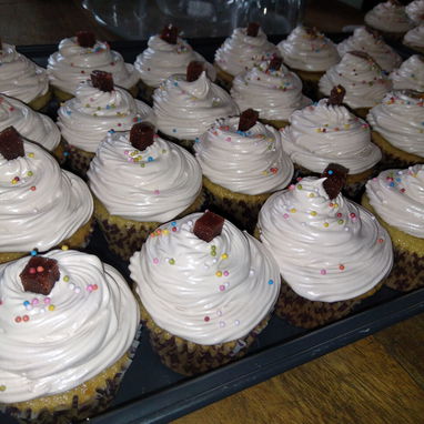 Panquecitos 🧁de vainilla rellenos de guayaba o fanguito según su preferencia. - Img 121613907