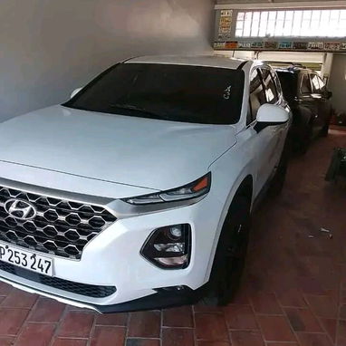 Se vende hyundai Santa Fe 2020, carro nítido, motor 2.4, interesados al 58873843 el precio es 28k - 3/3
