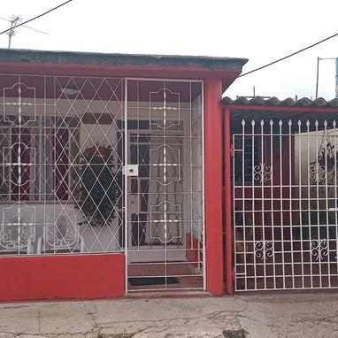 OFERTA CORRE SANTIAGO DE LAS VEGAS REBAJADA CASA INDEPENDIENTE CON MOTO Y COSAS ADENTRO CLIMATIZADA 3 CUARTO REBAJADA 30 - 7/10