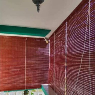 ¡Protege tu hogar del sol con estilo! Vendo cortinas de madera sólida, perfectas para controlar la luz y el calor. Ideal - 3/8