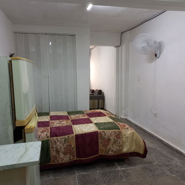 Small Apartment for Rent. Vedado. Very good location near Lennon Park and Hospitals. - Img 122304704