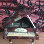Piano pequeño de música - Img 58042315
