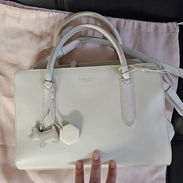 Cartera marca Radley, de piel blanca, original - Img 56206472