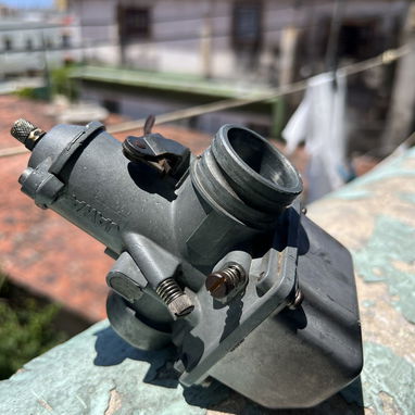 Vendo carburador de Jawa en perfectas condiciones técnicas y con muy buena autonomía!! Llegar y poner!! - Img 96131749