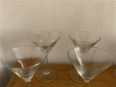 Cuatro copas de martini - Img main-image
