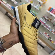 Zapatillas futbol sala - 30 usd o al cambio - Img 55486997