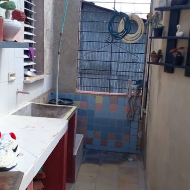 86_🏡*EN VENTA CASA  EN LA ENTRADA DE GUANABACOA POR VIA BLANCA  ES EN ALTO EDIFICIO BIPLANTA ES LA 2DA PLANTA*  😎*LA C - Img 120003604