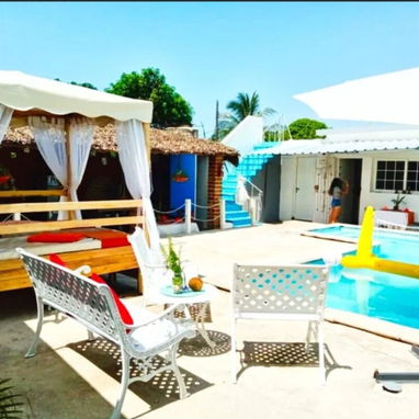 Renta de casa en la playa con piscina en Guanabo. Alquiler de casa en la playa para grupos grandes. - 2/5