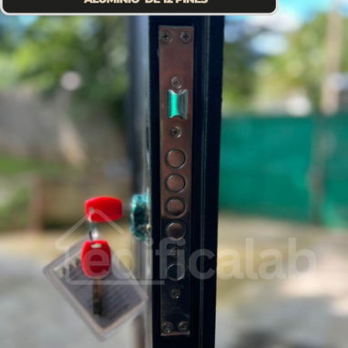 Puertas de aluminio reforzado con seguros de 12 pines. Incluion picaporte en acero inozidable y set de llaves - Img 104818509