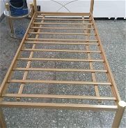 Se vende cama personal de hierro con su mesita de noche nueva - Img 46156277