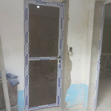 Puerta de 1metro de ancho por 2.10 de alto de frete con mensajería y montaje incluido en el precio - 5/5