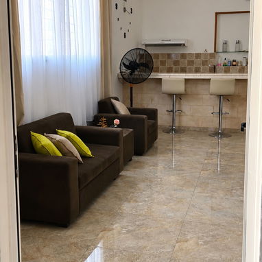 Se renta apt en el vedado , calle 21 entre e y f planta baja - 2/10