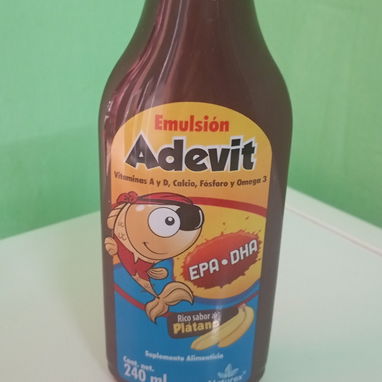 Paracetamol infantil, Ibuprofeno jarabe infantil, Ambroxol ( expectorante)  emulsión de Scott 12 USD , Adevit 11 USD - 4/8