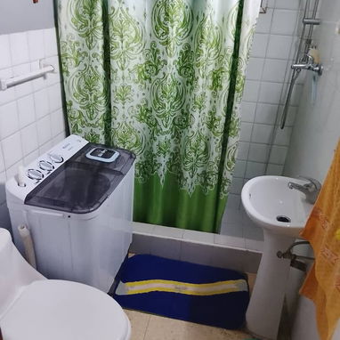Vendo apto semi interior en el vedado x 23 y 26 1er piso con garaje de 1hbitcion - Img 125543265