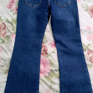 Pantalón de mezclilla y chancletas de niña - 2/5