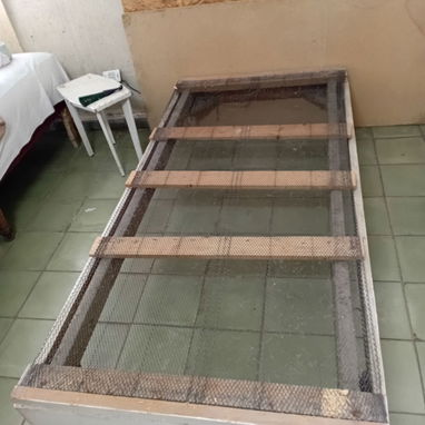 SE VENDE CAMA POCO MAS GRANDE QUE PERSONAL - Img 119548589