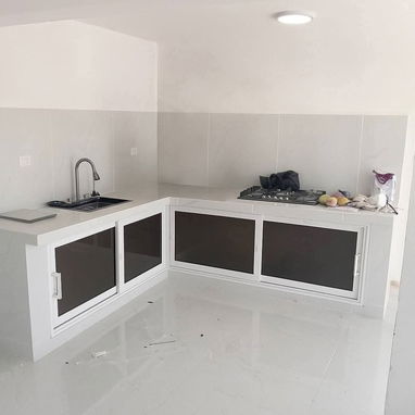 Ventas , puertas mamparas estantes y bajos de meseta de aluminio - Img 124275871