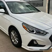 Hyundai Sonata 2019 en impecable color blanco. El sedán ideal si buscas confort superior, presencia ejecutiva y mecanica - Img 57359091