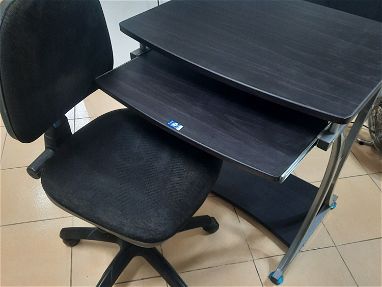 Mesa computadora y silla giratoria - Img 67891904