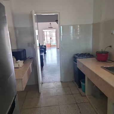 Rento apartamento en Playa por 31 y 42. Con 3 cuartos, 2 baños y terraza a la calle. Se aceptan niños. Tiempo indefinido - Img 119176900