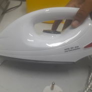 Se vende plancha nueva en su caja en 25 usd, interesados al 52013668 - Img 57992556