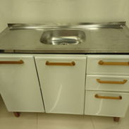 Mueble de metal con fregadero - Img 57852412