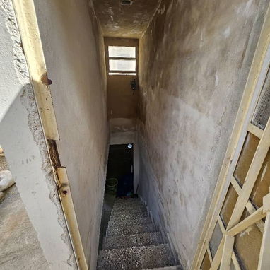 ✔️*Se vende 🏡 puerta de calle en Centro Habana* ✔️*En la planta baja sala,comedor y cocina,un baño de servicios ✅️* ✔️* - Img 119389178
