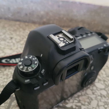 Cámara canon eos 6D para piezas 3 baterigrip 1 flash defectuoso Lente anillo rojo 24-105mm que pone error 01 - Img 124626883