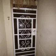 Se vende casa vacía en 4 camino frente al mercado Matadero 13 Entre Monte y Omoa Cerro - Img 57637580
