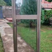Puerta de Aluminio y cristal, con Yale incluído! 2.10 x 0.90m - Img 57647399