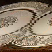 Platos de porcelana con filigrana dorada - Img 47964185