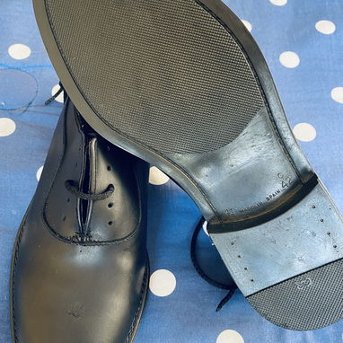 Se vende par de zapatos para trabajar de buena calidad. Numero 41-42 - 2/3