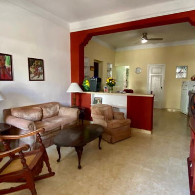 Playa apt 2 ctos y medio 2 baños balcón calle 1er piso - Img 102531693