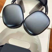 Apple AirPods max poco uso, auriculares inalámbricos sobre la oreja cancelación activa de ruido - Img 56920444