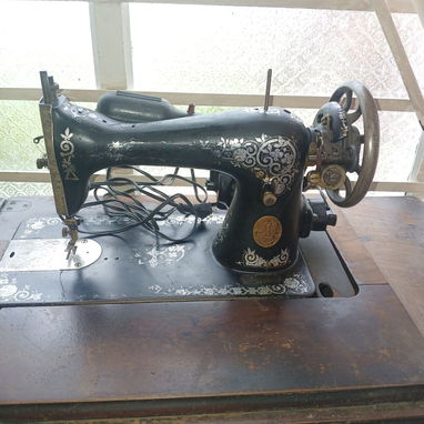 Máquina de coser Singer antigua con motor - 2/3