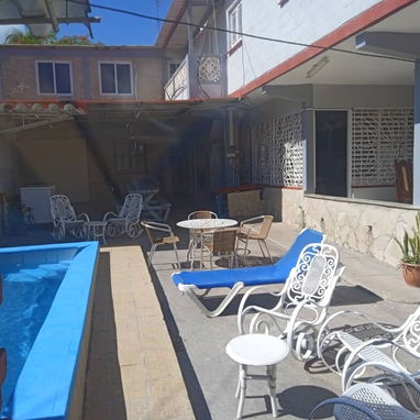 ⛱️⚡️🏊‍♂️🐶Casa de renta con piscina en Guanabo para grupos grandes mascotas SI(8 habitaciones) (capacidad: 20 personas) - 10/10