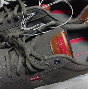 Vendo tenis marca Levis originales #45 new OKm comunicar al 53004023 - Img 86988794