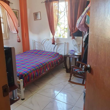 El apartamento tiene, sala-comedor,2 cuartos,balcon. baño cocina,balcon que da para la azotea independiente cercada y un - 4/10