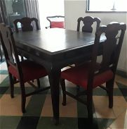 Mesa comedor caoba y cuatro sillas. 500 MLC (Precio negociable) - Img 45844690
