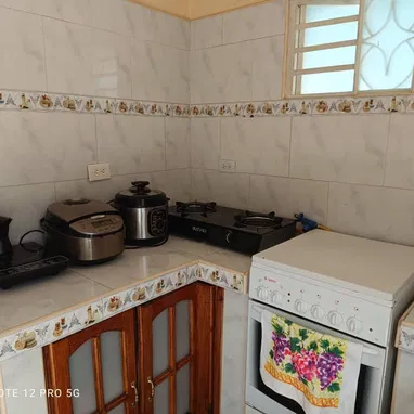 Venta de casa puerta de calle,con terraza, garaje, incluye una moto eléctrica  en La Lisa - 2/10