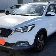 24000 MG ZS del 2025 Prácticamente a estrenar, este moderno vehículo en impecable color blanco perlado destaca por su - Img 58078802