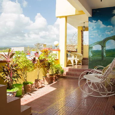 COD.Z 馃搷 Renta Disponible en Trinidad | Hostal de 7 Habitaciones con Split y Minibar馃嵐 - Img 118081981