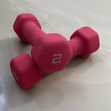 Vendo pesas de 2 libras de mujer. Contactar con Isabela al 58264306. Más información por WhatsApp. - 6/7