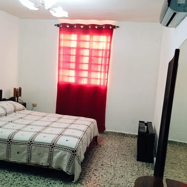 Renta Hostal en Centro Habana. Cuenta con 3 habitaciones. Respaldo energetico. Precio 40 usd por noche🦋 - 3/4