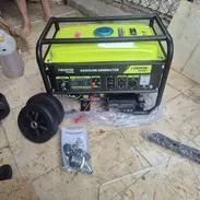 Planta Eléctrica 4 tiempo de gasolina 3500w son 110v y 220v Encendido x llave y yoyo Se le puede hacer la adaptación gas - Img 55988541