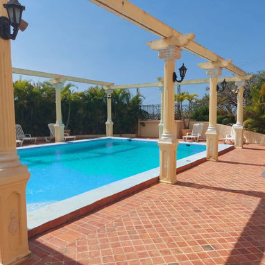 Lujo de residencia con piscina en alquiler - Img 119378005